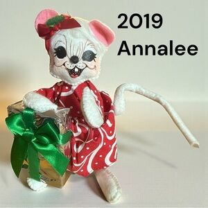 Annalee 2019 Christmas Mouse Red Dress Present Holiday Collectible Felt Figurine